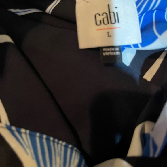 CABI Regal Floral Blue and White Floral Long Sleeve Button Front Top size Large - Picture 3 of 3